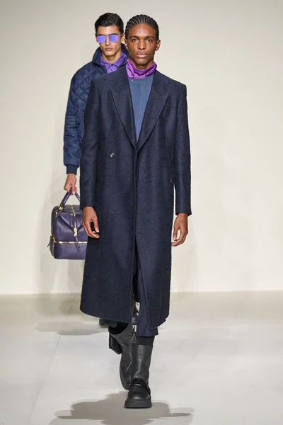 Look 64